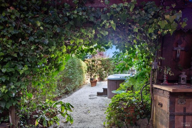 41 Ocean Ave, Bolinas, CA 94924