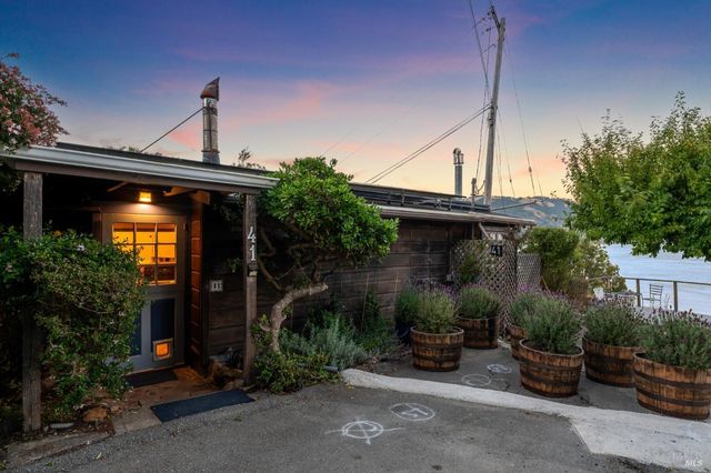 41 Ocean Ave, Bolinas, CA 94924
