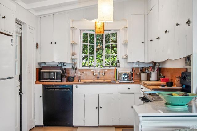 41 Ocean Ave, Bolinas, CA 94924