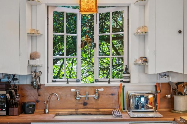 41 Ocean Ave, Bolinas, CA 94924