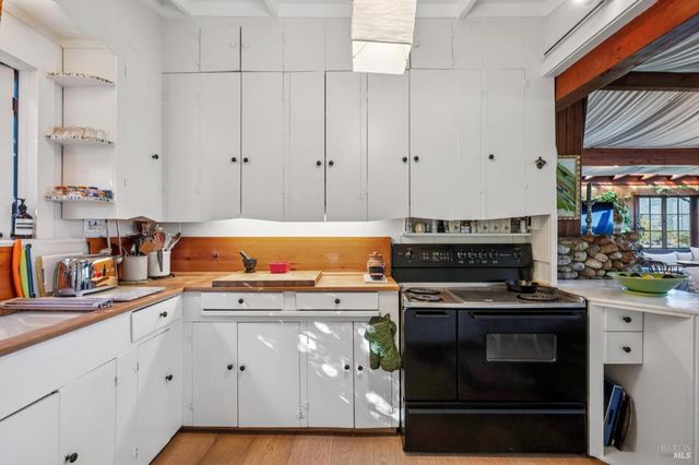 41 Ocean Ave, Bolinas, CA 94924