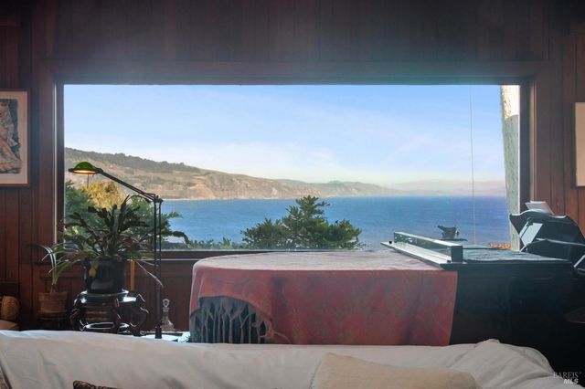 41 Ocean Ave, Bolinas, CA 94924