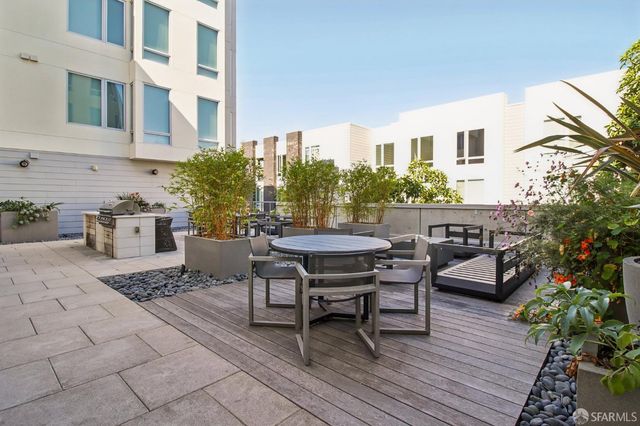 10 Innes Court 406, San Francisco, CA 94124