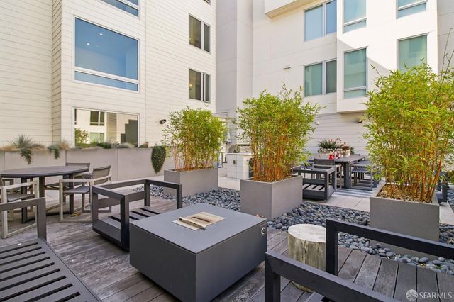 10 Innes Court 406, San Francisco, CA 94124