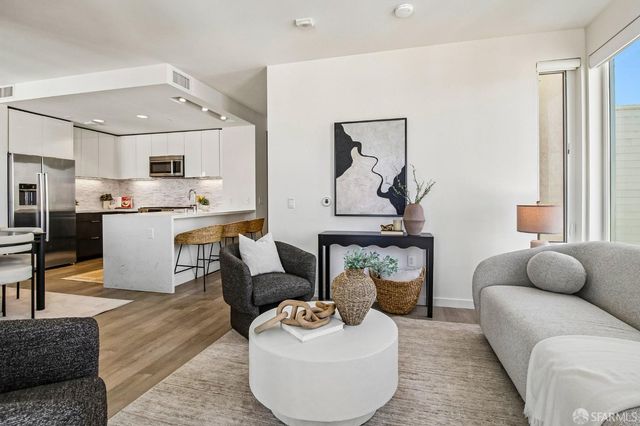 10 Innes Court 406, San Francisco, CA 94124