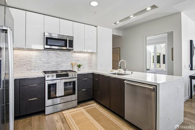 10 Innes Court 406, San Francisco, CA 94124