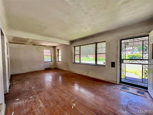 4418 Dryden Avenue, St Louis, MO 63115