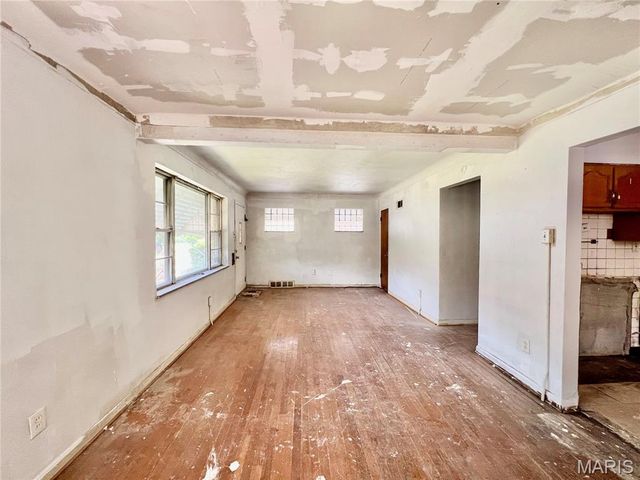 4418 Dryden Avenue, St Louis, MO 63115