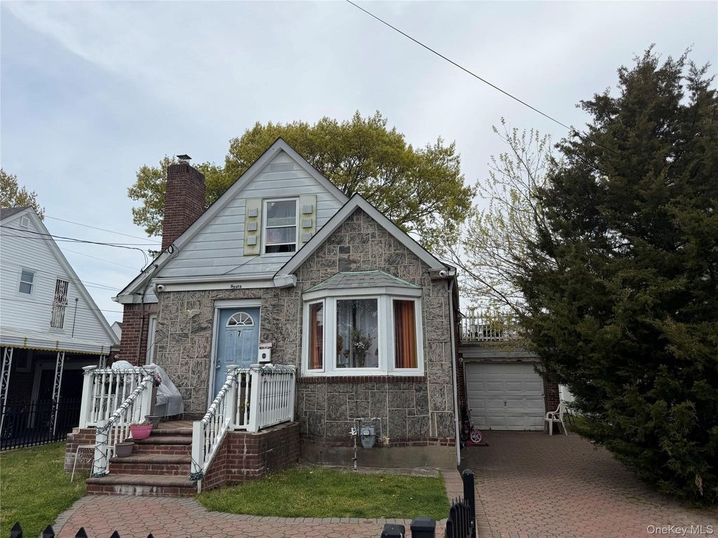 7 Dale Avenue, Hempstead, NY 11550