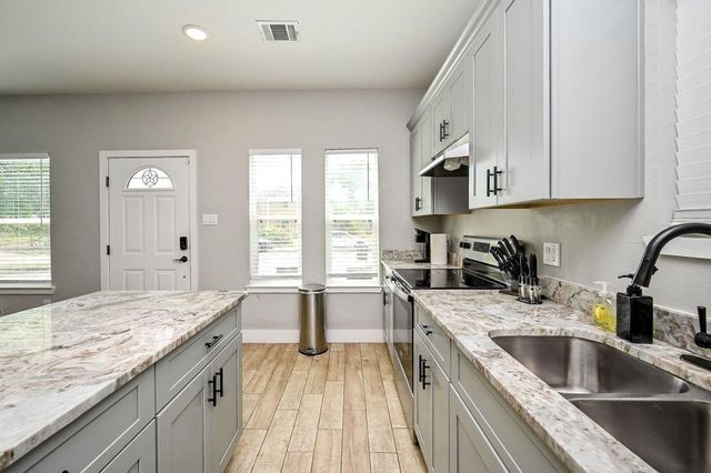 5007 Briscoe Street A, Houston, TX 77033