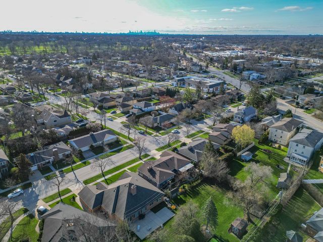 900 TOMAWADEE Drive, Park Ridge, IL 60068