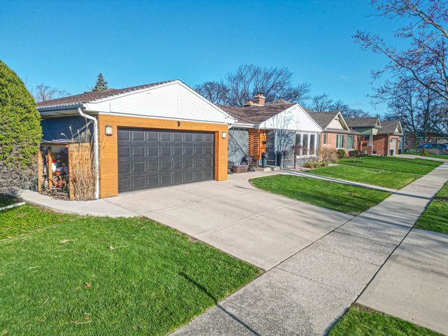 900 TOMAWADEE Drive, Park Ridge, IL 60068