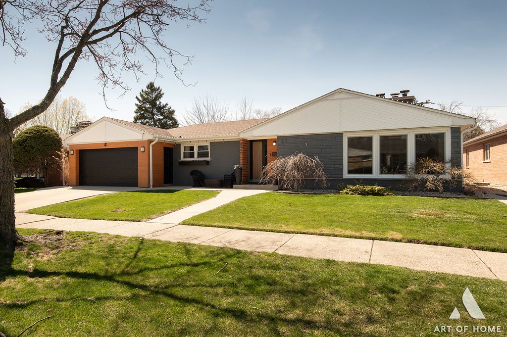 900 TOMAWADEE Drive, Park Ridge, IL 60068