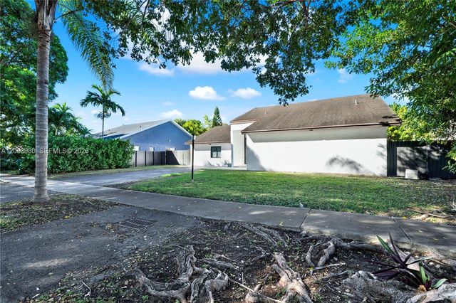 12221 SW 93rd St, Miami, FL 33186