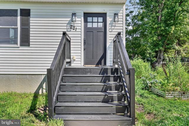 221 TRUMAN AVE, Glassborough, NJ 08028