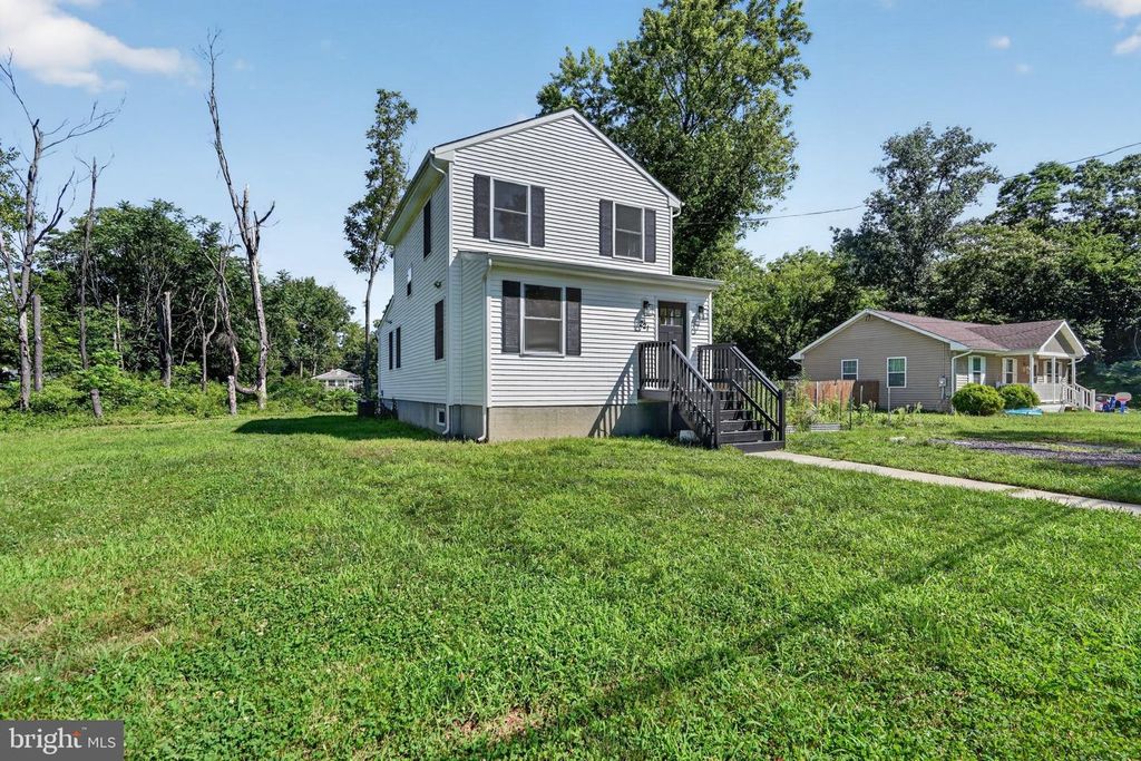 221 TRUMAN AVE, Glassborough, NJ 08028