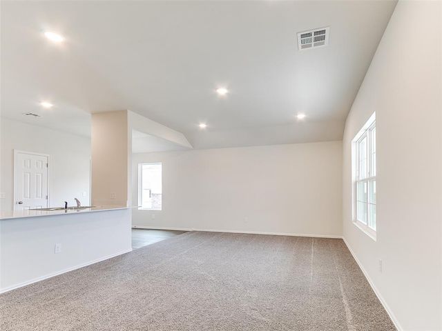 924 S Bear Lane, Mustang, OK 73064