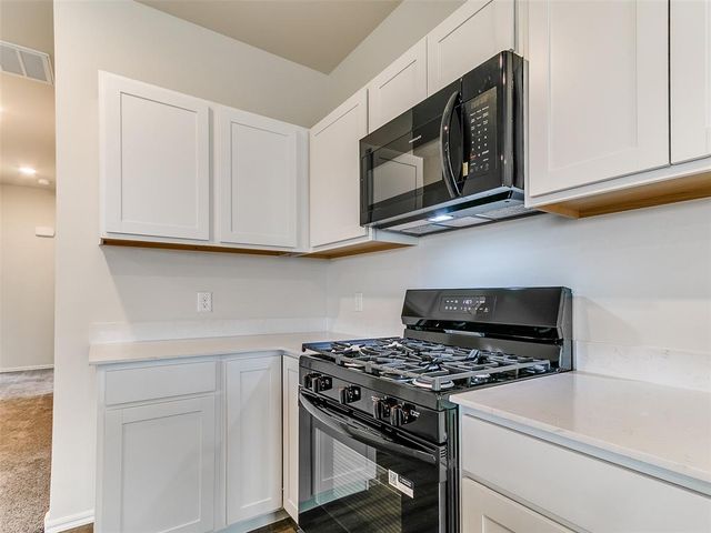 924 S Bear Lane, Mustang, OK 73064