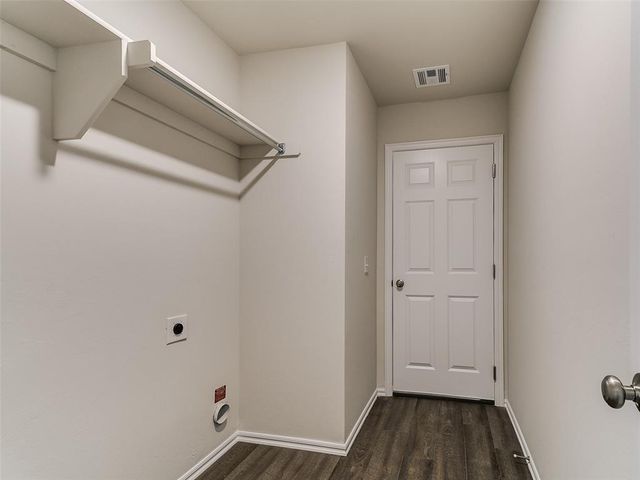 924 S Bear Lane, Mustang, OK 73064