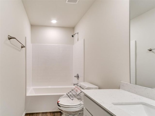 924 S Bear Lane, Mustang, OK 73064