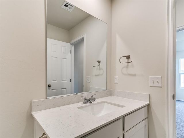 924 S Bear Lane, Mustang, OK 73064