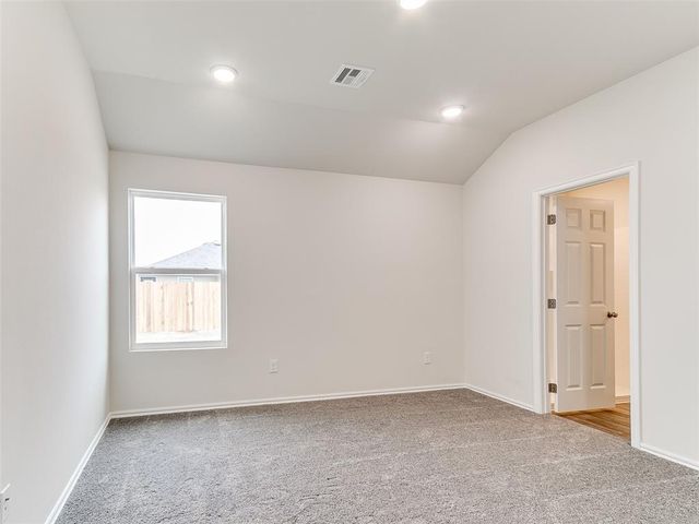 924 S Bear Lane, Mustang, OK 73064