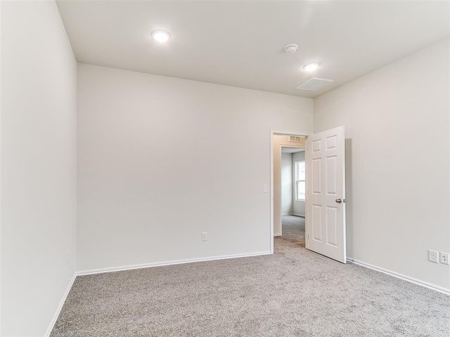 924 S Bear Lane, Mustang, OK 73064