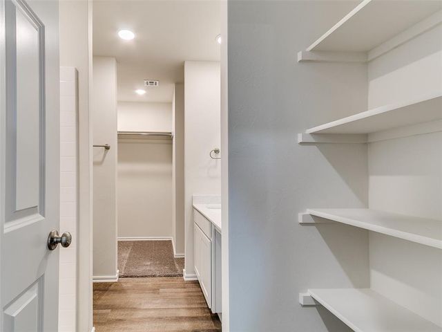 924 S Bear Lane, Mustang, OK 73064