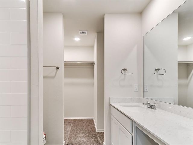 924 S Bear Lane, Mustang, OK 73064