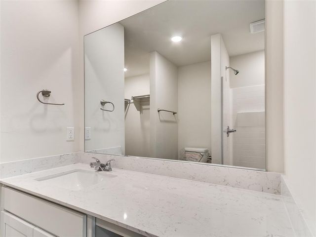 924 S Bear Lane, Mustang, OK 73064