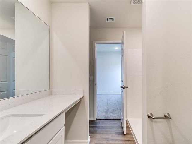 924 S Bear Lane, Mustang, OK 73064