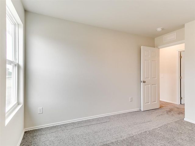 924 S Bear Lane, Mustang, OK 73064