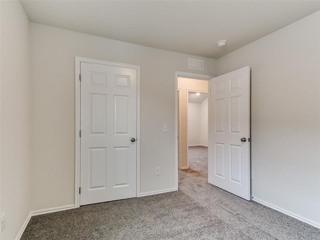 924 S Bear Lane, Mustang, OK 73064