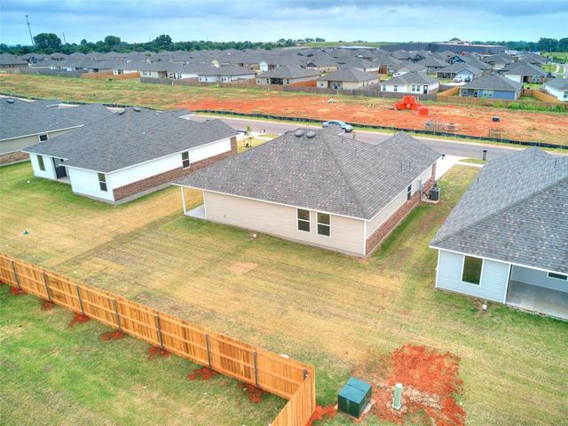 924 S Bear Lane, Mustang, OK 73064
