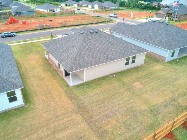 924 S Bear Lane, Mustang, OK 73064