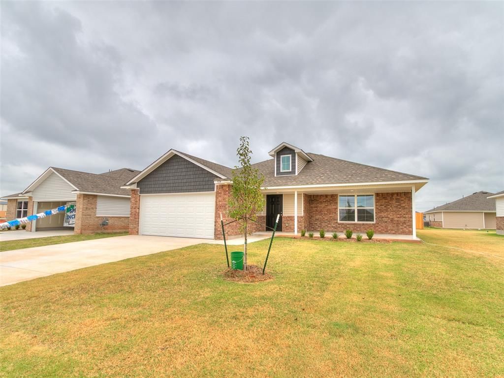 924 S Bear Lane, Mustang, OK 73064
