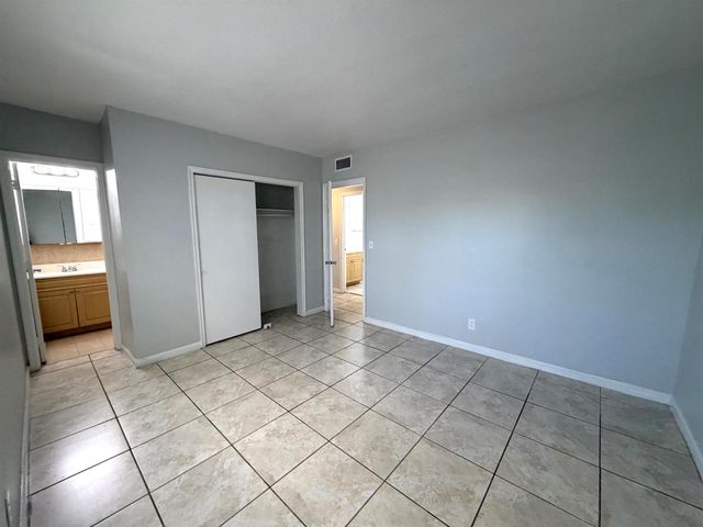 915 NE 8th Street 104, Hallandale Beach, FL 33009