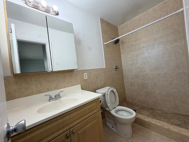 915 NE 8th Street 104, Hallandale Beach, FL 33009