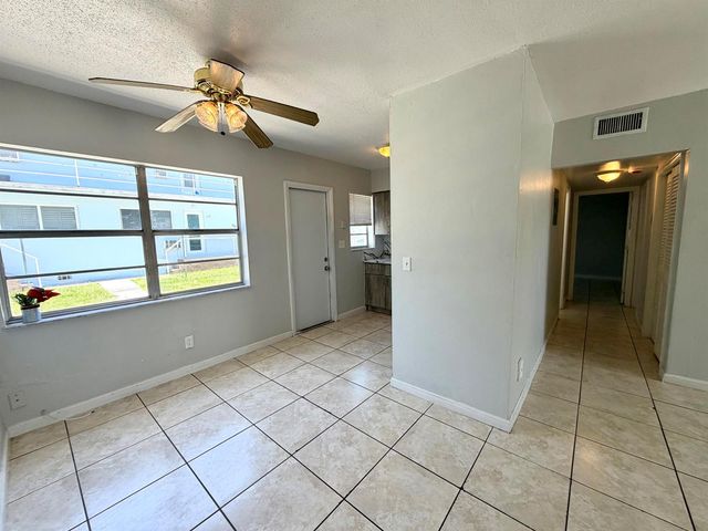 915 NE 8th Street 104, Hallandale Beach, FL 33009