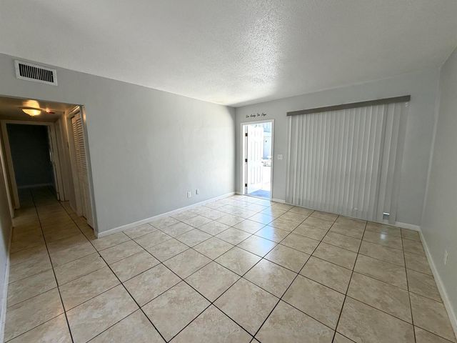 915 NE 8th Street 104, Hallandale Beach, FL 33009