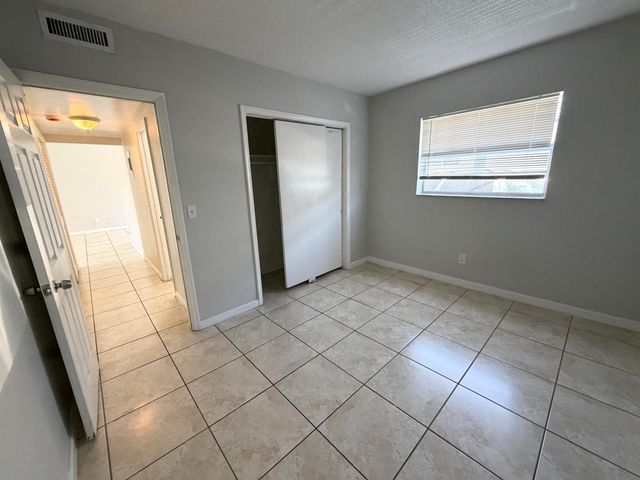 915 NE 8th Street 104, Hallandale Beach, FL 33009