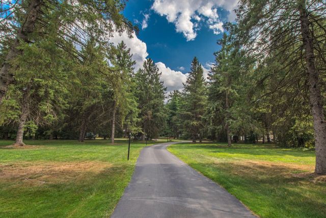 12575 Green Tree Trail, South Lyon, MI 48178