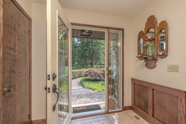 12575 Green Tree Trail, South Lyon, MI 48178