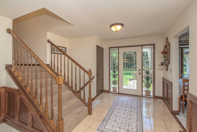12575 Green Tree Trail, South Lyon, MI 48178