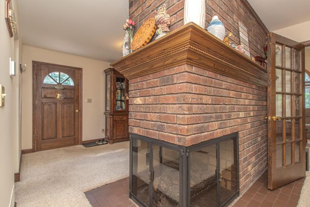 12575 Green Tree Trail, South Lyon, MI 48178