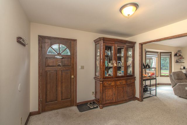 12575 Green Tree Trail, South Lyon, MI 48178