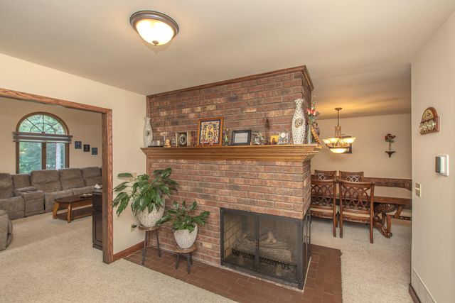 12575 Green Tree Trail, South Lyon, MI 48178