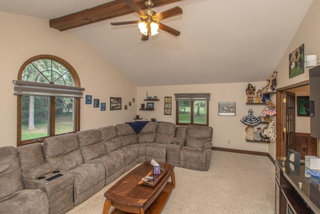 12575 Green Tree Trail, South Lyon, MI 48178
