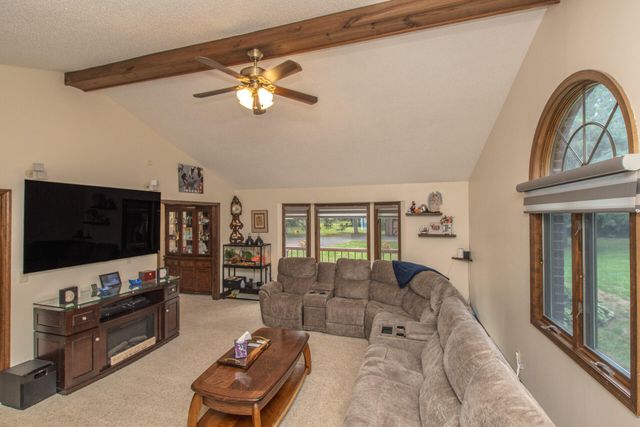 12575 Green Tree Trail, South Lyon, MI 48178