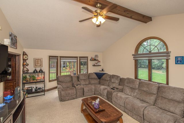 12575 Green Tree Trail, South Lyon, MI 48178
